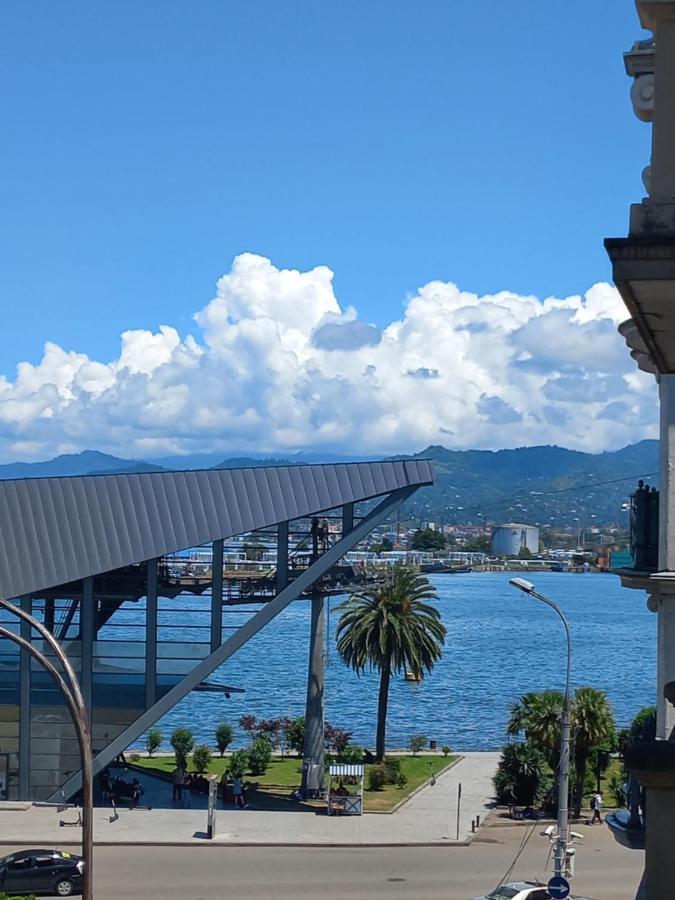 Apartment 2 Minutes From The Sea バトゥーミ エクステリア 写真