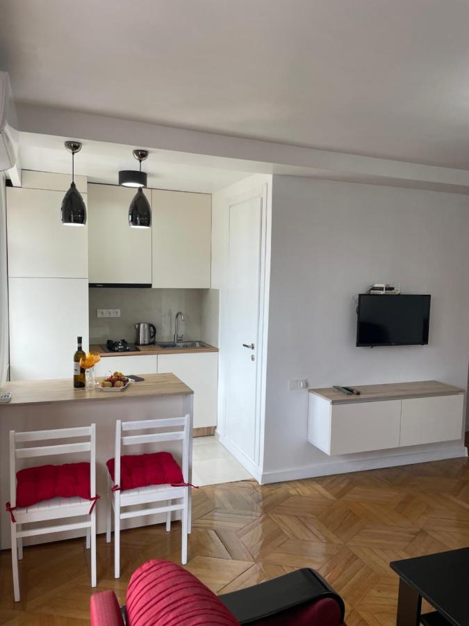 Apartment 2 Minutes From The Sea バトゥーミ エクステリア 写真