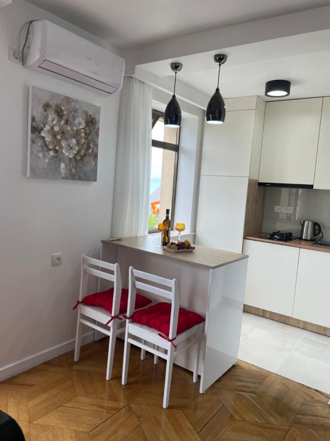 Apartment 2 Minutes From The Sea バトゥーミ エクステリア 写真