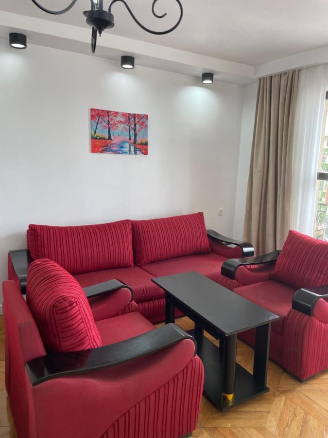 Apartment 2 Minutes From The Sea バトゥーミ エクステリア 写真
