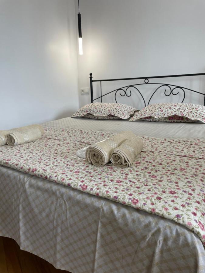 Apartment 2 Minutes From The Sea バトゥーミ エクステリア 写真