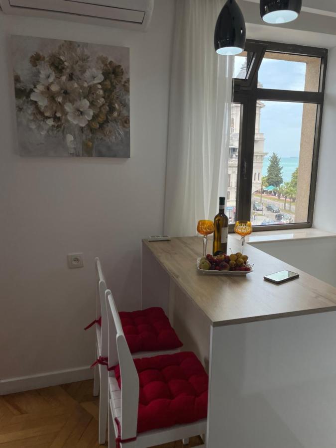 Apartment 2 Minutes From The Sea バトゥーミ エクステリア 写真